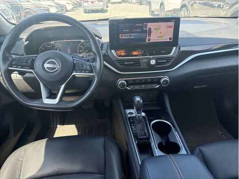 Used 2023 Nissan Altima 2.5 SR w/ SR Premium Package image 4