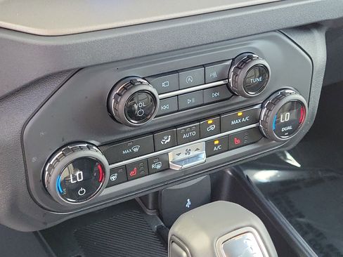 Used 2025 Ford Bronco Outer Banks AWD/4WD image 27