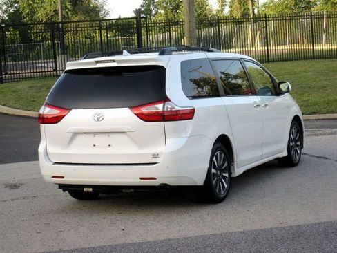Used 2019 Toyota Sienna XLE w/ XLE Navigation Package AWD/4WD image 13