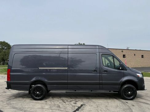 Used 2021 Freightliner Sprinter 2500 AWD/4WD image 7