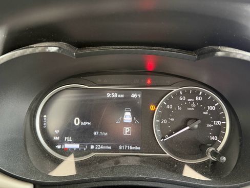 Used 2020 Nissan Versa SV image 9