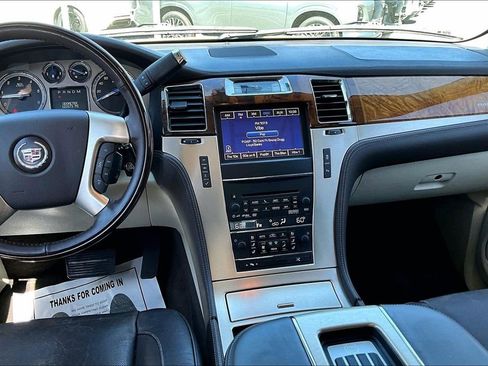Used 2014 Cadillac Escalade Platinum image 9