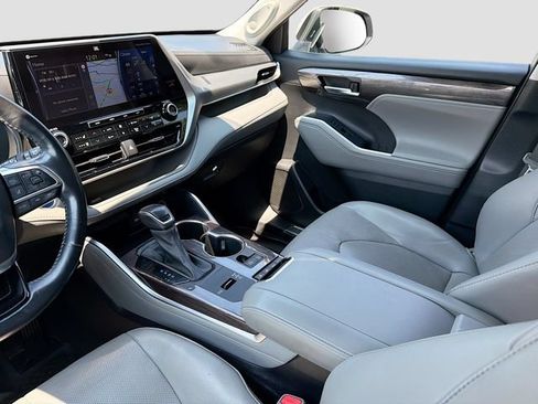Used 2021 Toyota Highlander Platinum AWD/4WD image 24