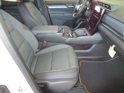 New 2026 GMC Terrain AT4 w/ Technology Package II AWD/4WD image 28