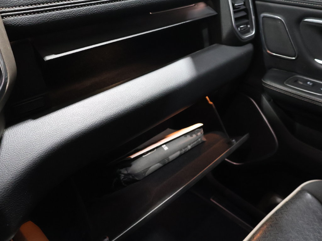 Used 2019 RAM 1500 Laramie AWD/4WD image 37