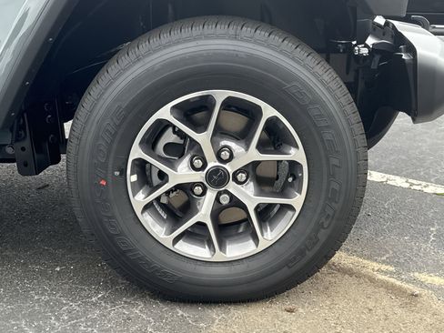 New 2025 Jeep Gladiator Sport image 11