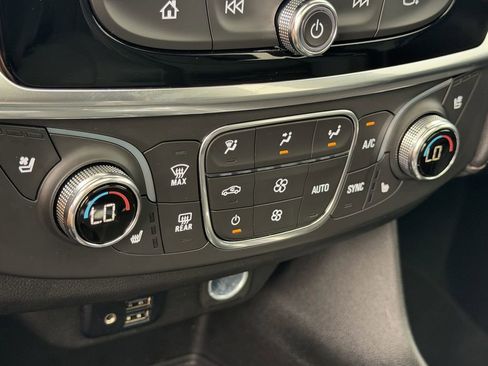 Used 2023 Chevrolet Traverse High Country FWD image 20