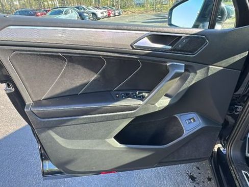 Used 2024 Volkswagen Tiguan SE R-Line image 28