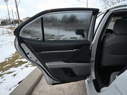 Used 2022 Toyota Camry SE w/ Cold Weather Package image 23