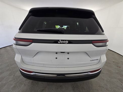 New 2025 Jeep Grand Cherokee Limited image 14