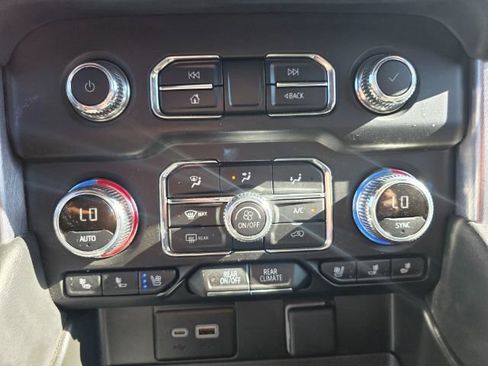 Used 2024 GMC Yukon XL SLT AWD/4WD image 28