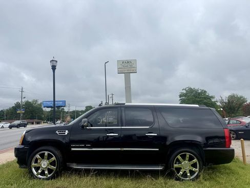 Used 2011 Cadillac Escalade ESV Luxury image 23