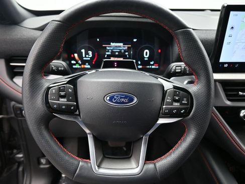 Used 2025 Ford Explorer ST-Line w/ ST-Line Street Pack image 12