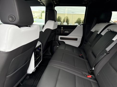 Used 2024 GMC Hummer EV 2X image 29