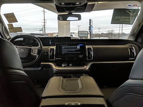 Used 2025 Ford Expedition Max Platinum AWD/4WD image 18