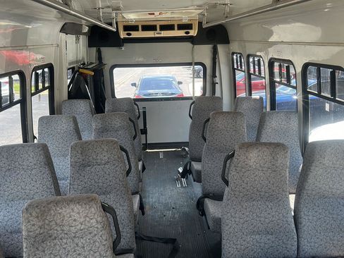 Used 2003 Ford E-450 and Econoline 450 RWD image 7