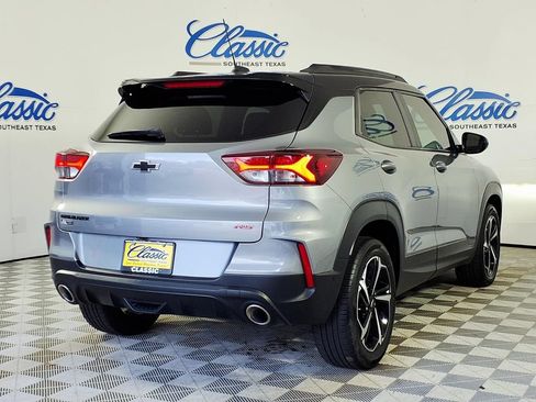 Used 2023 Chevrolet TrailBlazer RS w/ Technology Package FWD image 6