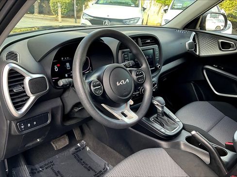 Used 2023 Kia Soul LX image 17