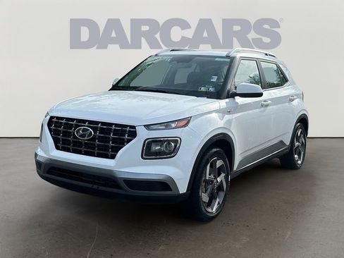 Used 2025 Hyundai Venue SEL FWD image 3