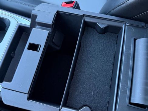 Used 2022 Ford Explorer XLT w/ Equipment Group 202A image 27