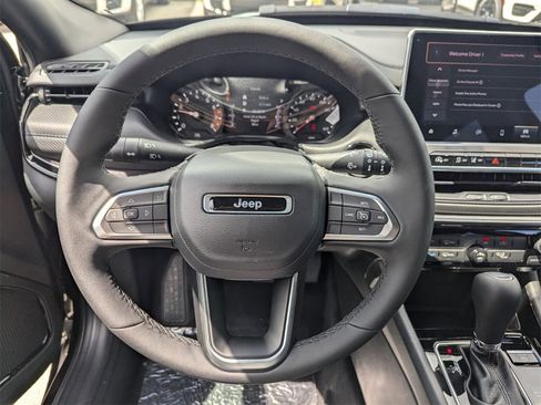 New 2026 Jeep Compass Latitude image 14