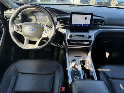 Used 2022 Ford Explorer XLT w/ Equipment Group 202A image 10