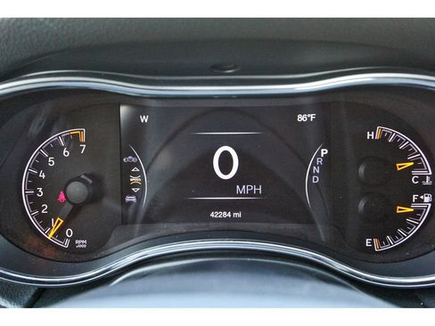 Used 2022 Jeep Grand Cherokee Laredo X RWD image 15