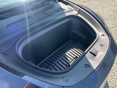 Used 2024 Tesla Model Y 2WD image 4