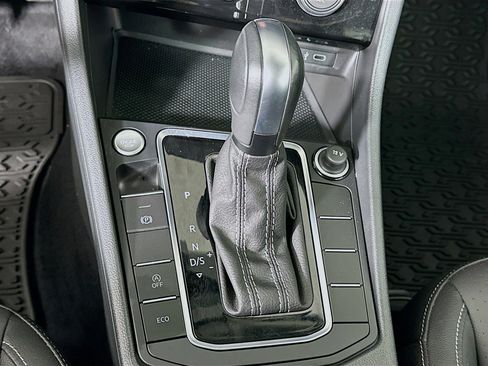 Used 2021 Volkswagen Jetta SE w/ SE Cold Weather Package image 24