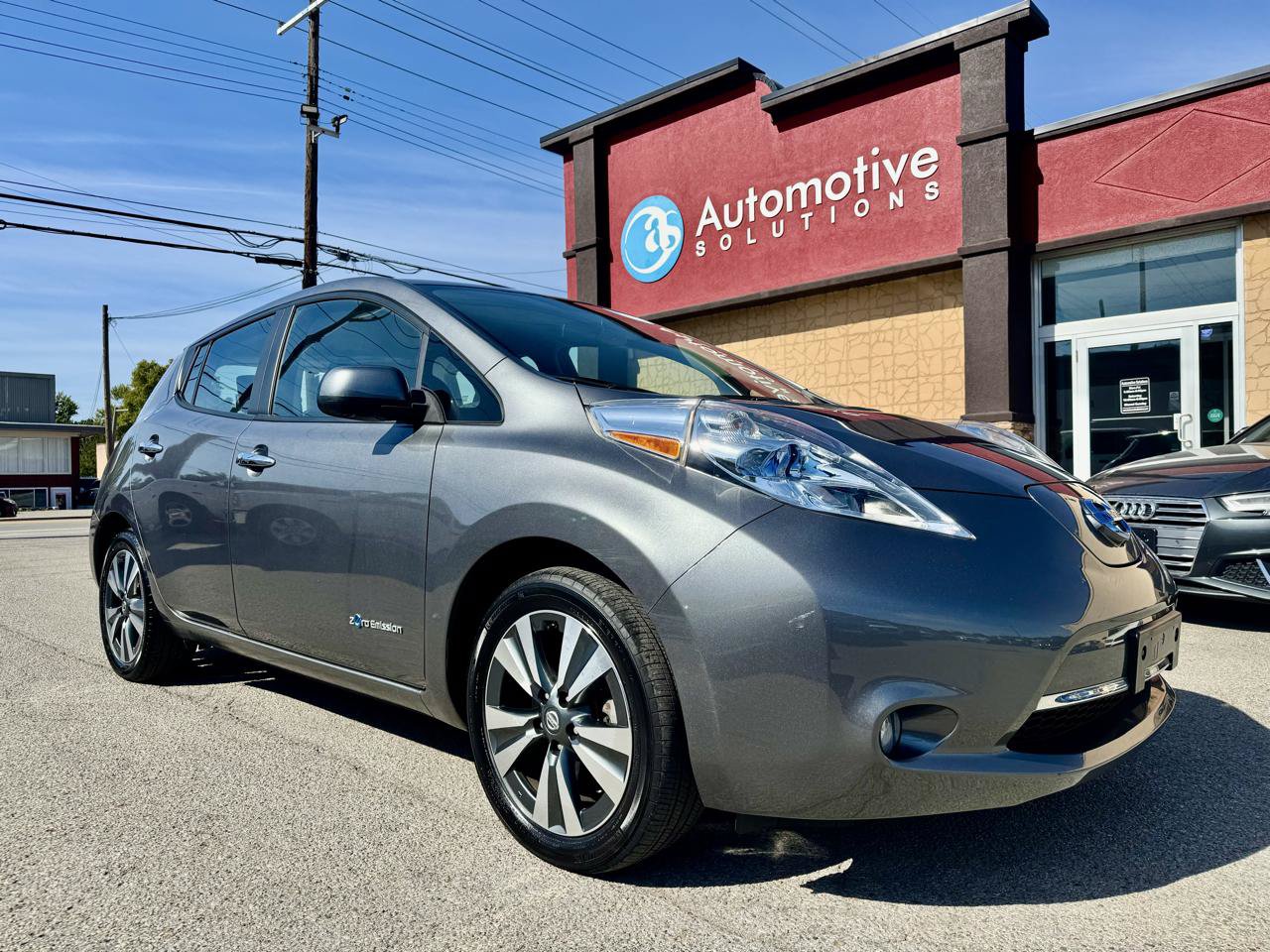 Used 2016 Nissan Leaf SL w/ Premium Package FWD image 2