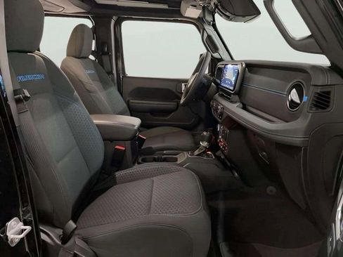 Used 2025 Jeep Wrangler Unlimited Rubicon 4xe w/ Convenience Group image 16