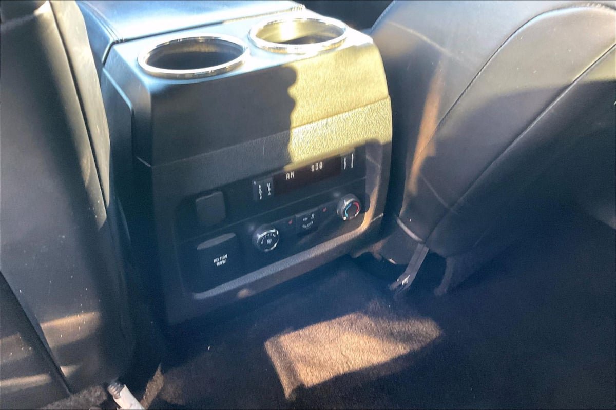 Used 2016 Lincoln Navigator Select RWD image 33