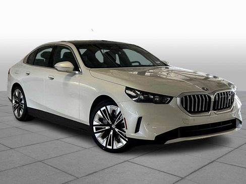 Used 2026 BMW i5 eDrive40 w/ Premium Package image 2