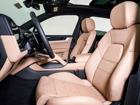 New 2026 Porsche Cayenne S image 5