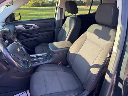 Used 2020 Chevrolet Traverse LT image 24