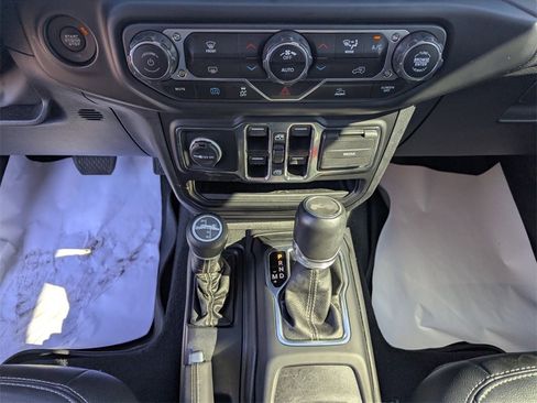 Used 2022 Jeep Wrangler Unlimited Sahara image 25
