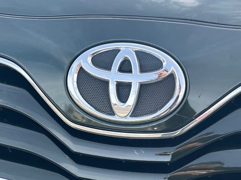 Used 2011 Toyota Camry LE image 10