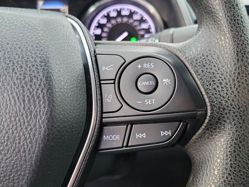 Used 2019 Toyota Camry LE image 9