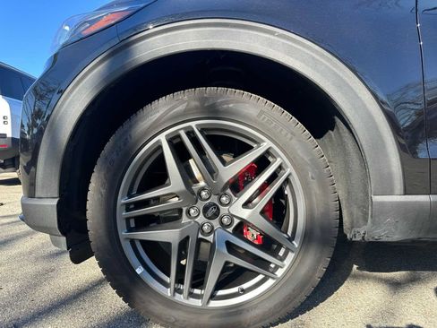 Used 2025 Ford Explorer ST-Line w/ ST-Line Street Pack image 8