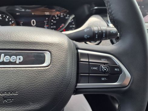 Used 2024 Jeep Compass Latitude AWD/4WD image 19