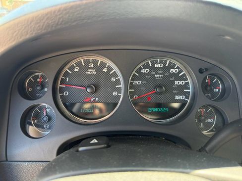 Used 2007 Chevrolet Suburban LT w/ LT Preferred Equipment Group AWD/4WD image 17