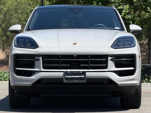 Used 2025 Porsche Cayenne Coupe AWD/4WD image 10