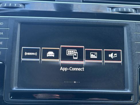 Used 2016 Volkswagen Golf R 4-Door image 36