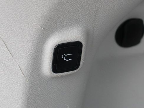 Used 2020 Jeep Cherokee Limited image 9