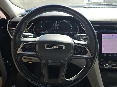 Used 2022 Jeep Grand Cherokee Overland w/ Advanced Protech Group III image 8