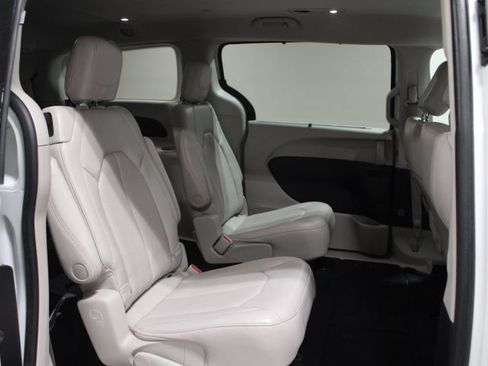 Used 2021 Chrysler Voyager Lxi FWD image 25