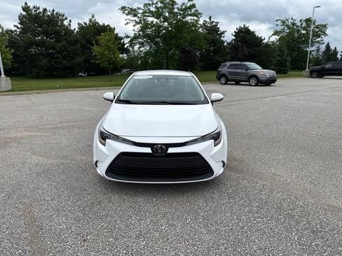 Used 2024 Toyota Corolla LE FWD image 2