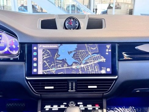 Used 2023 Porsche Cayenne Platinum Edition image 27