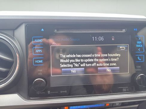 Used 2017 Toyota Tacoma TRD Sport image 13