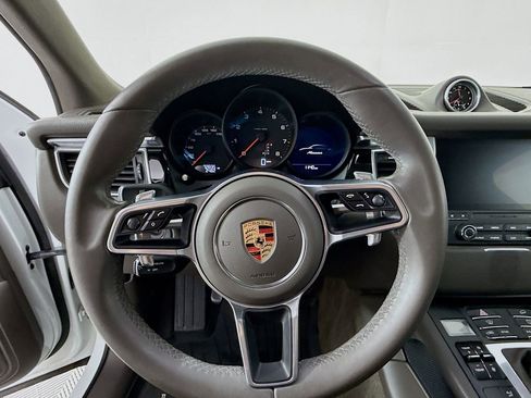 Used 2017 Porsche Macan image 12